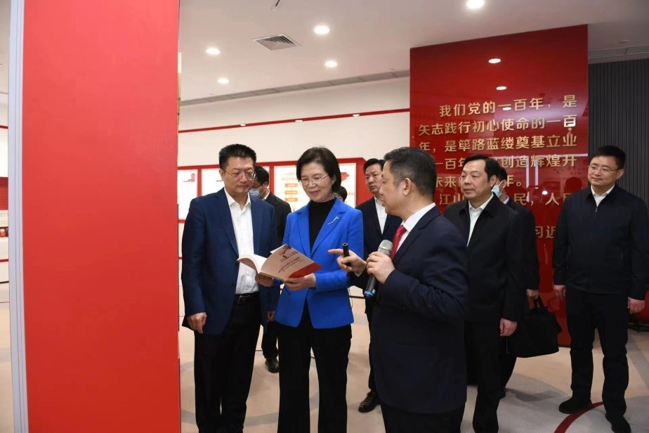 江蘇省委常委、組織部部長沈瑩調(diào)研紅豆2